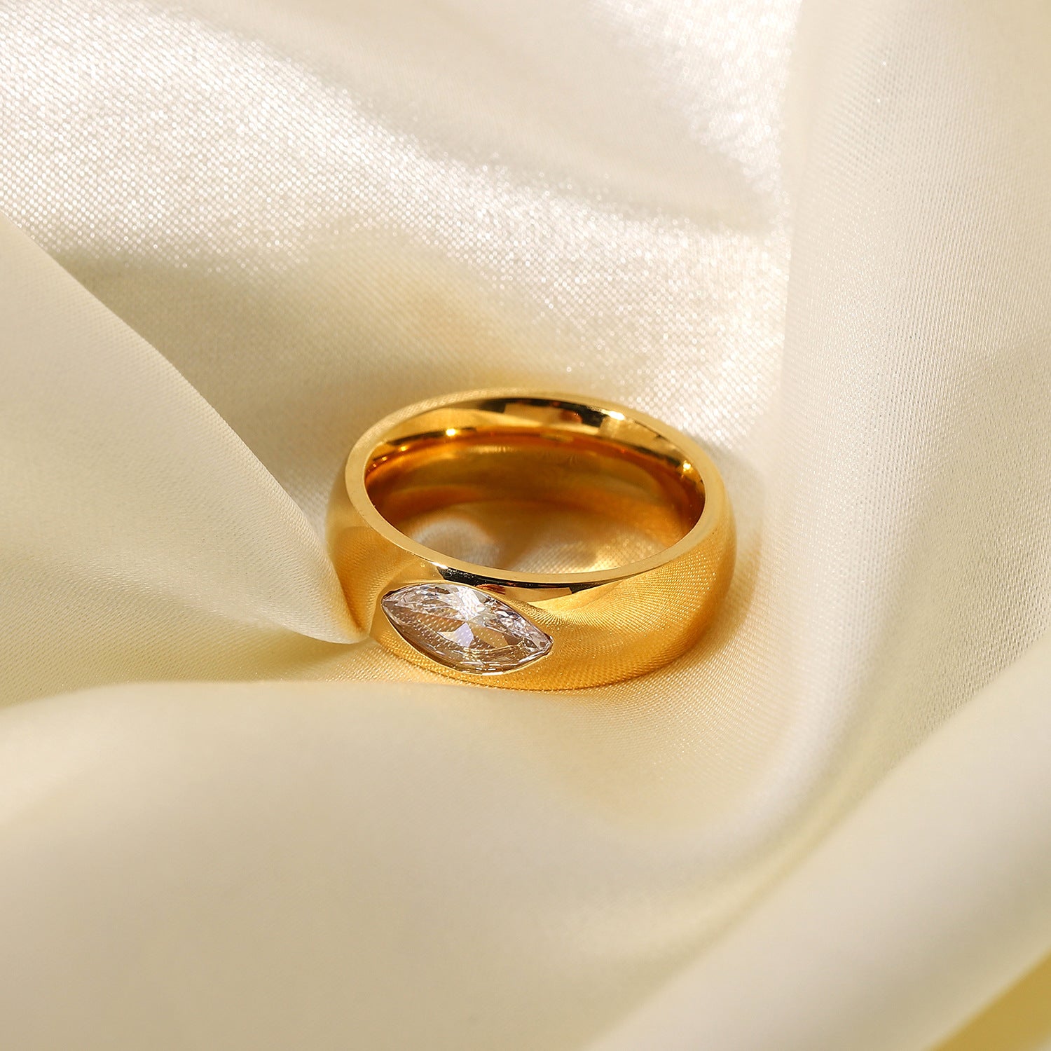 Solene Gold Ring